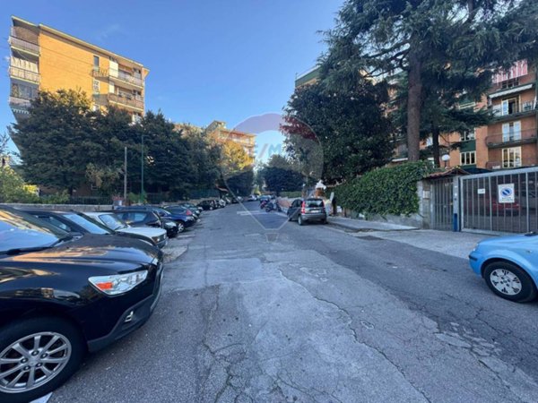 negozio in affitto a Napoli in zona Soccavo