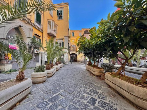 appartamento in affitto a Napoli in zona Chiaia