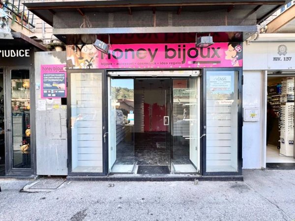 negozio in affitto a Napoli in zona Pianura