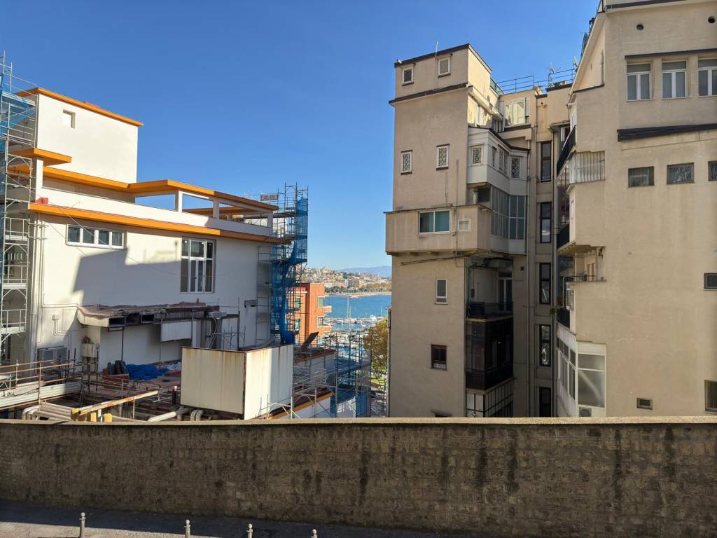appartamento in affitto a Napoli in zona Chiaia