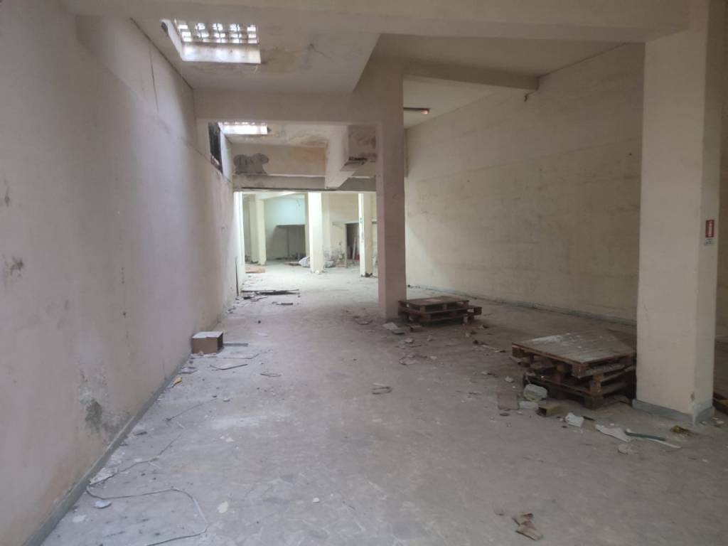 negozio in affitto a Napoli in zona Pendino / San Giuseppe