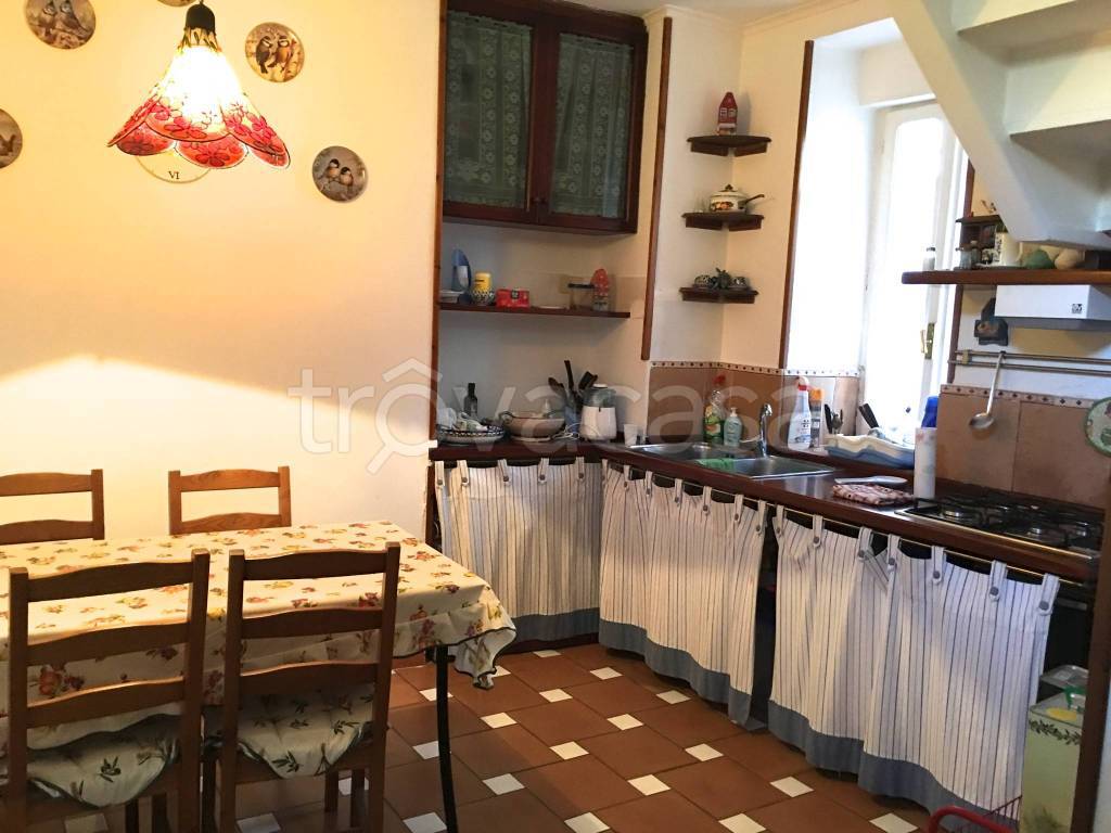 appartamento in affitto a Napoli in zona Chiaia