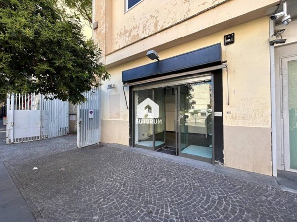 negozio in affitto a Napoli in zona Fuorigrotta