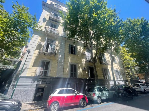 negozio in affitto a Napoli in zona Vomero