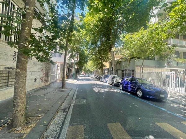 negozio in affitto a Napoli in zona Vomero
