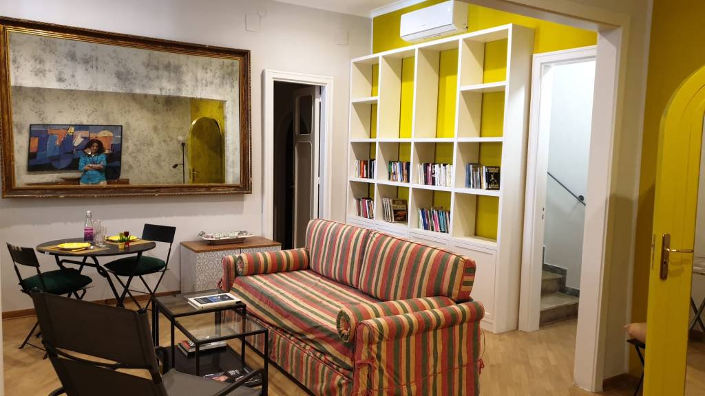 appartamento in affitto a Napoli in zona Chiaia