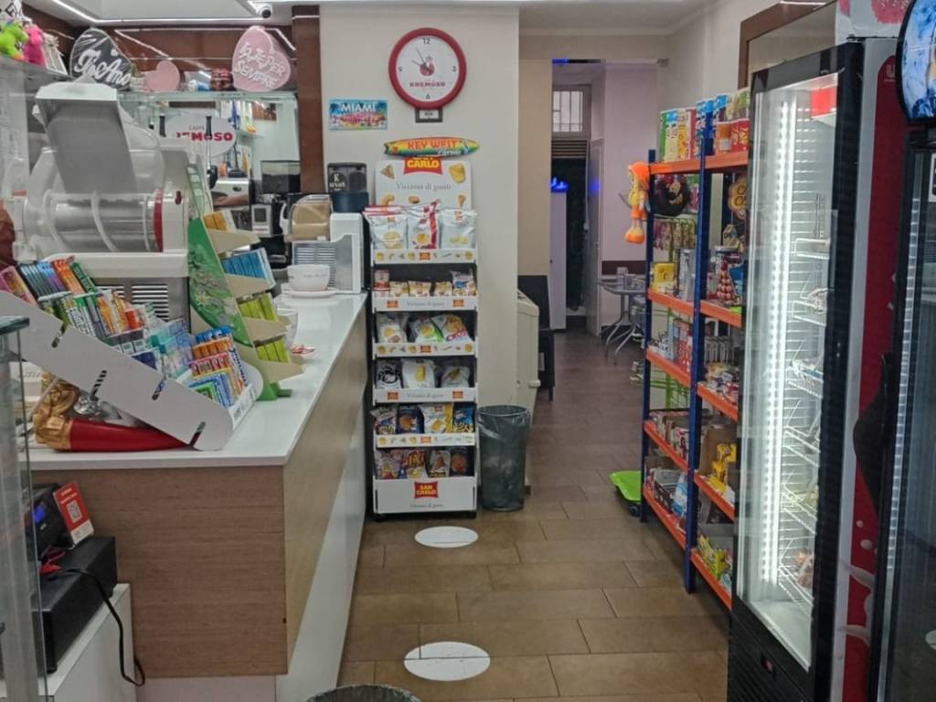 negozio in affitto a Napoli in zona Vicaria