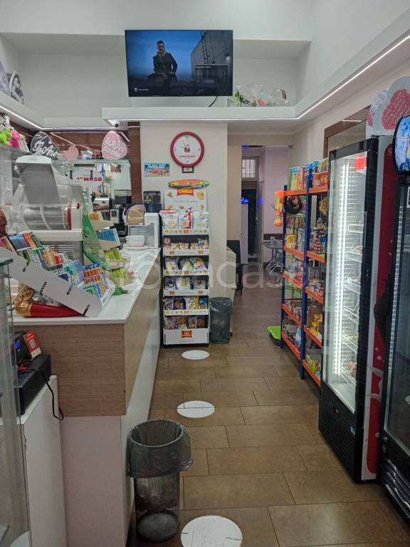 negozio in affitto a Napoli in zona Vicaria