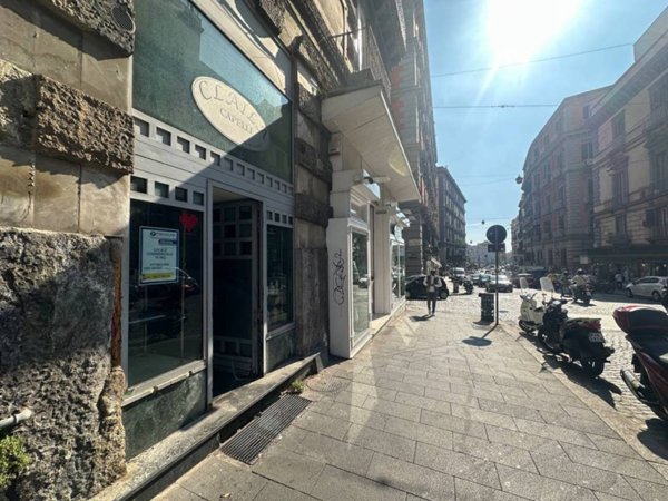 negozio in affitto a Napoli