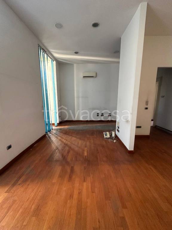 ufficio in affitto a Napoli in zona Pendino / San Giuseppe