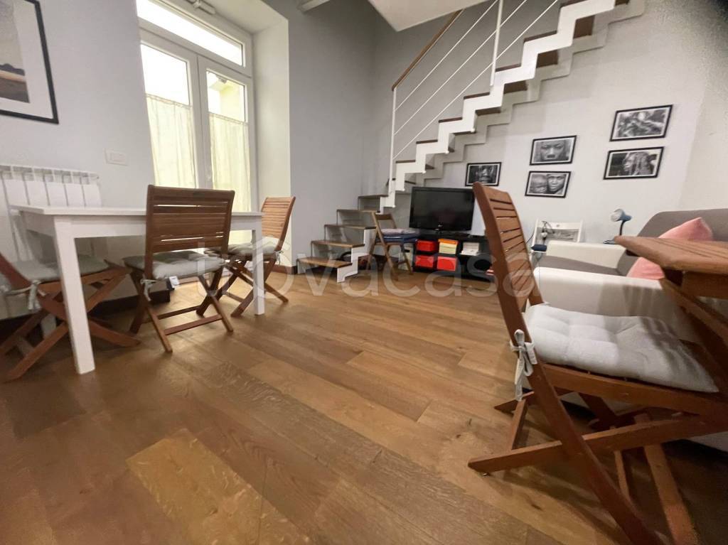 appartamento in affitto a Napoli in zona Chiaia