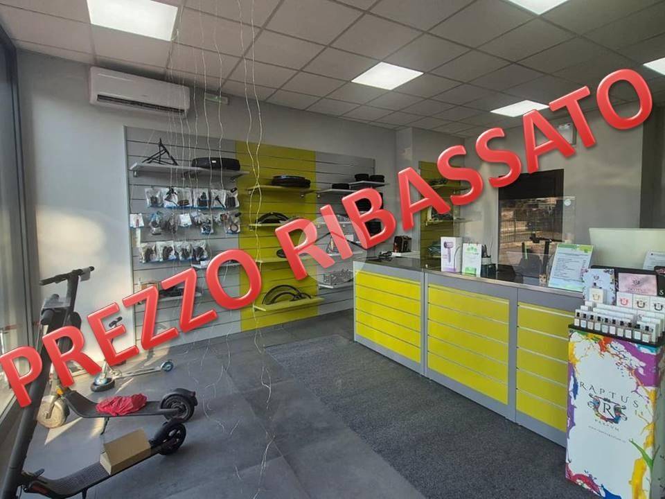 negozio in affitto a Napoli in zona Poggioreale