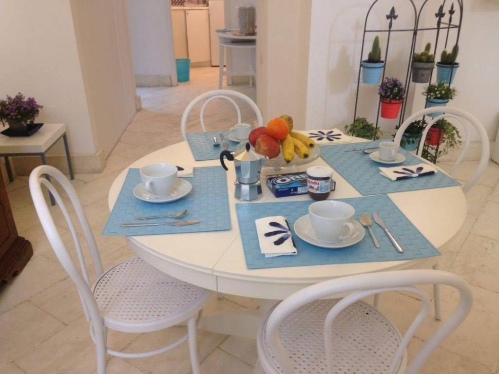 appartamento in affitto a Napoli in zona Chiaia