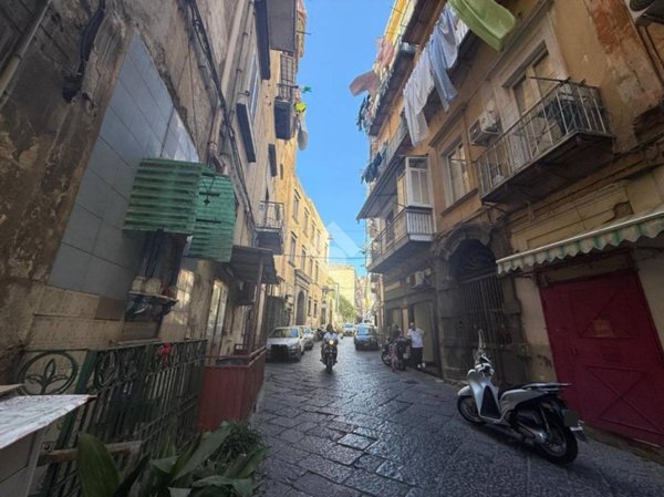 negozio in affitto a Napoli in zona Pendino / San Giuseppe