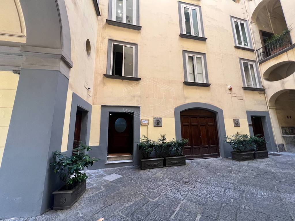 ufficio in affitto a Napoli in zona Chiaia