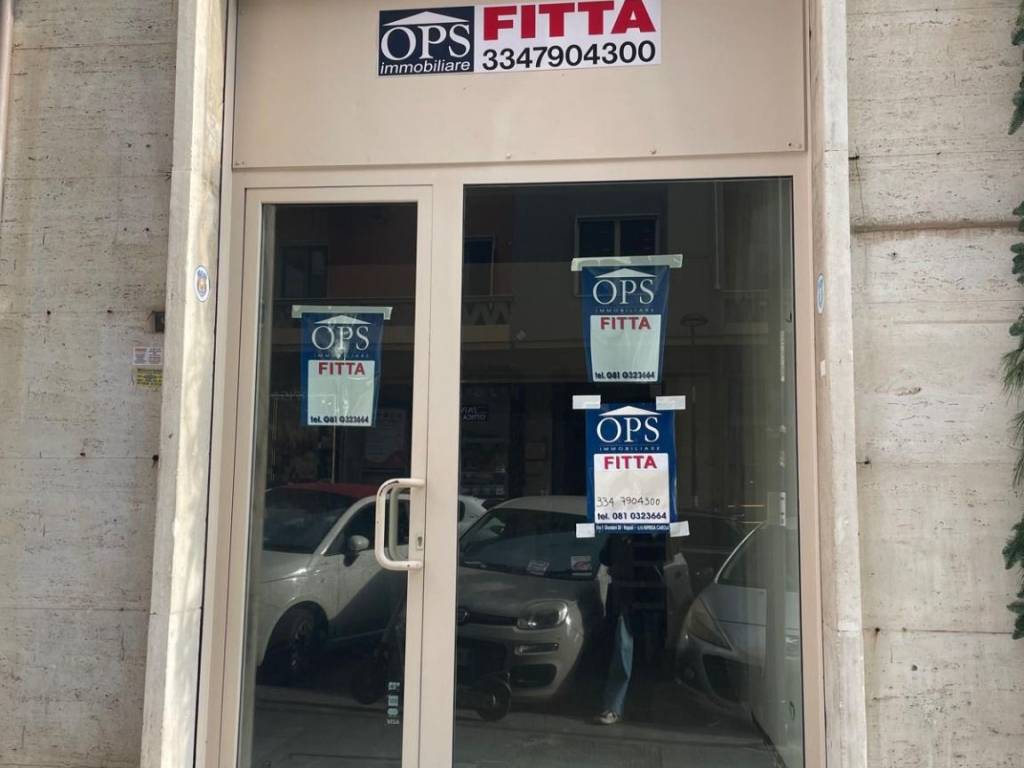 negozio in affitto a Napoli in zona Chiaia