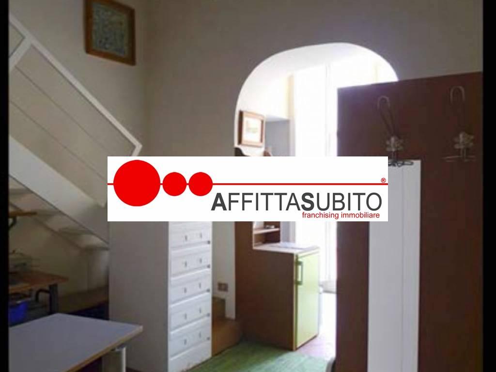 appartamento in affitto a Napoli in zona Chiaia