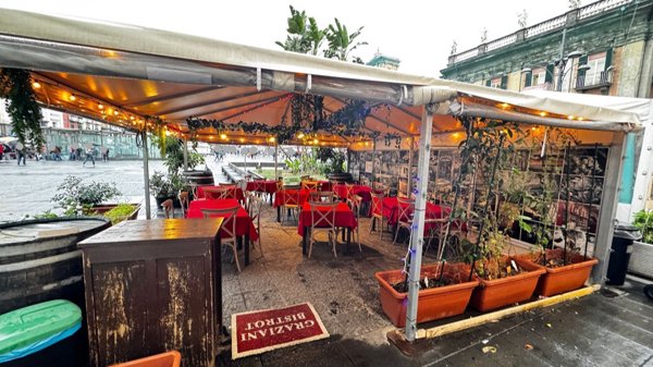 negozio in affitto a Napoli