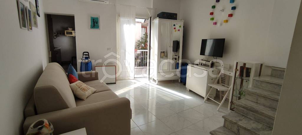 appartamento in affitto a Napoli in zona Chiaia