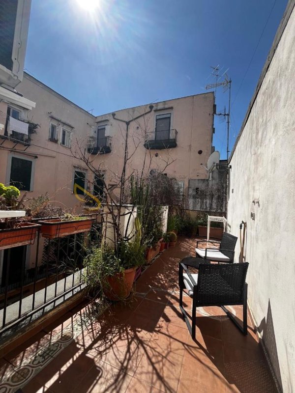 appartamento in affitto a Napoli in zona Chiaia