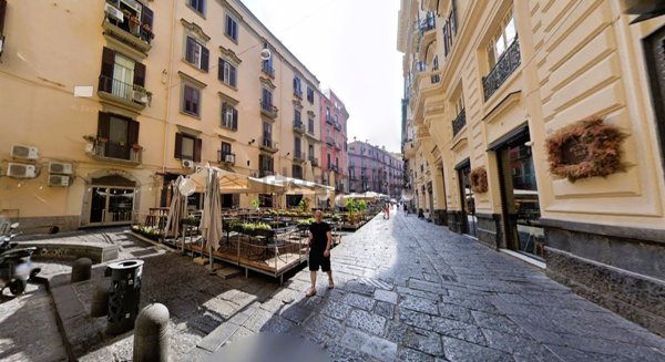 appartamento in affitto a Napoli in zona Chiaia