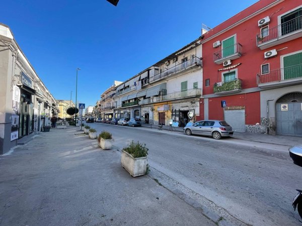 locale commerciale in affitto a Napoli in zona Secondigliano