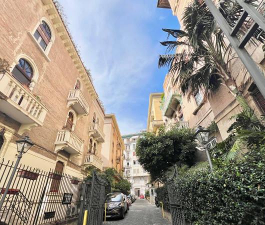 appartamento in affitto a Napoli in zona Chiaia