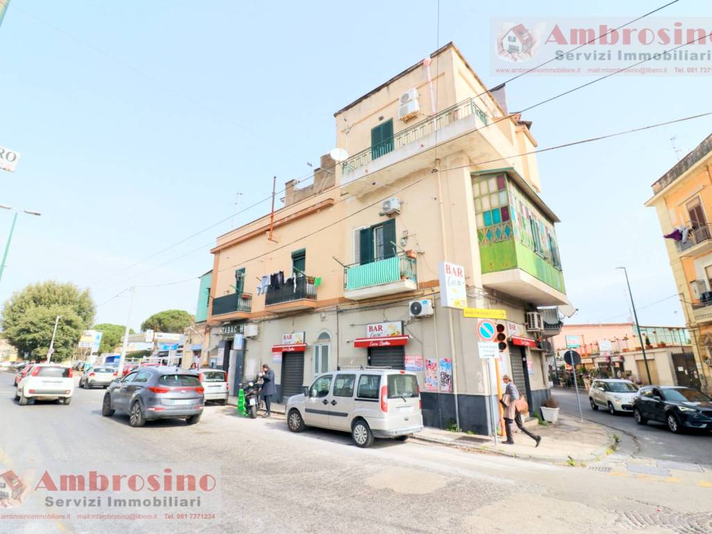 negozio in affitto a Napoli in zona Zona Industriale-Ferrovia