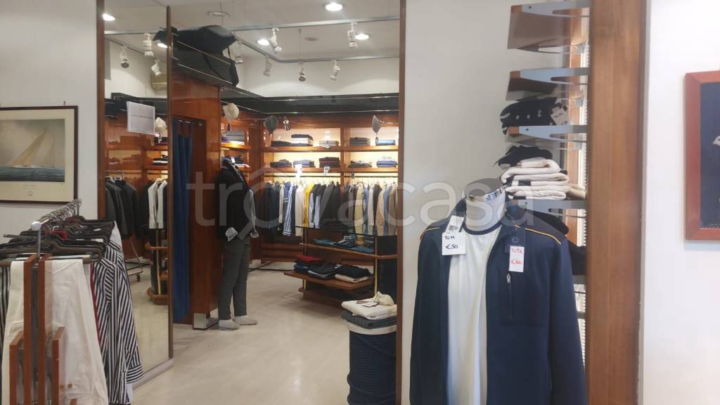 negozio in affitto a Napoli in zona Pendino / San Giuseppe