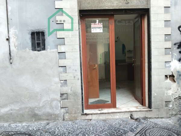 negozio in affitto a Napoli in zona San Ferdinando