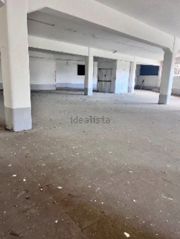 locale commerciale in affitto a Napoli in zona San Carlo all'Arena