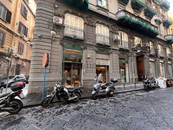 locale commerciale in affitto a Napoli in zona Pendino / San Giuseppe
