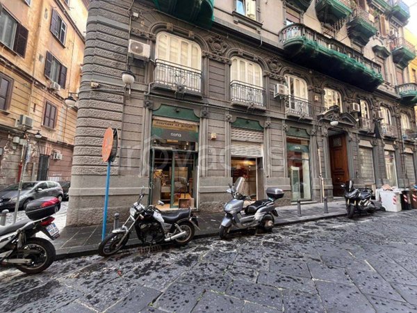 negozio in affitto a Napoli