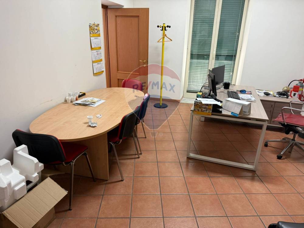 ufficio in affitto a Napoli in zona Zona Industriale-Ferrovia