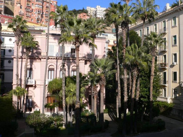 appartamento in affitto a Napoli in zona Chiaia