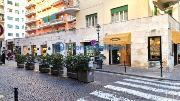 negozio in affitto a Napoli in zona Vomero