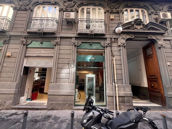 locale commerciale in affitto a Napoli in zona Pendino / San Giuseppe