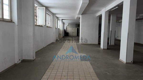 locale commerciale in affitto a Napoli in zona Secondigliano