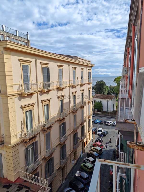 appartamento in affitto a Napoli in zona Chiaia