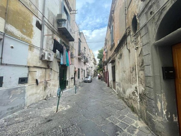 appartamento in affitto a Napoli in zona San Carlo all'Arena