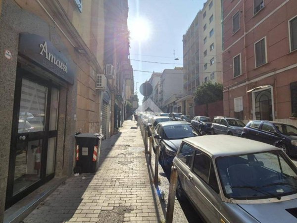 negozio in affitto a Napoli in zona Vomero