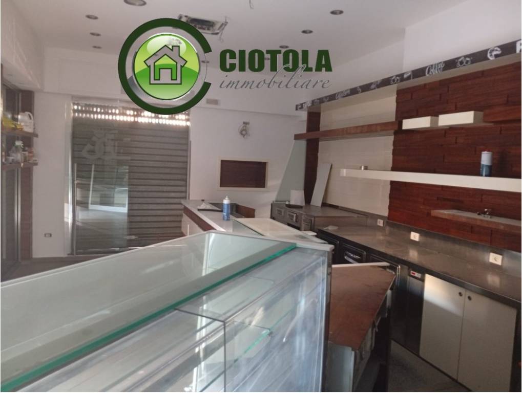 negozio in affitto a Napoli in zona Soccavo