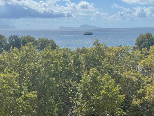 appartamento in affitto a Napoli in zona Chiaia