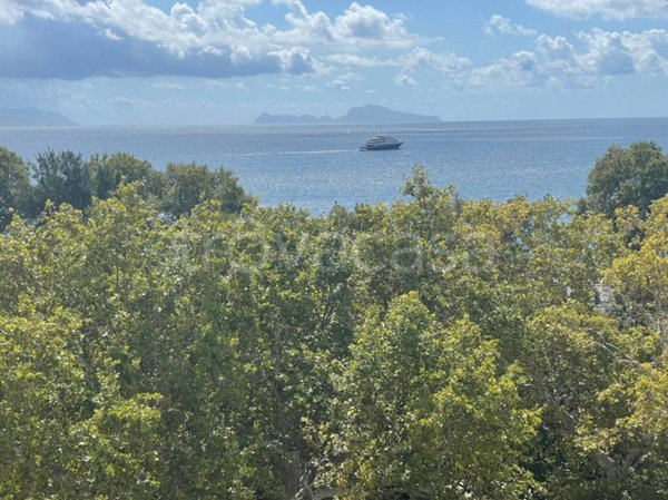 appartamento in affitto a Napoli in zona Chiaia