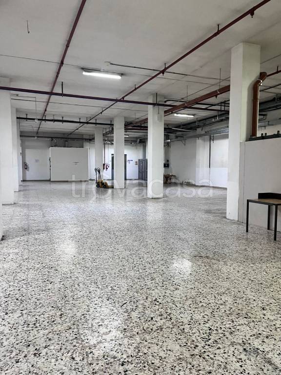 negozio in affitto a Napoli in zona Vomero