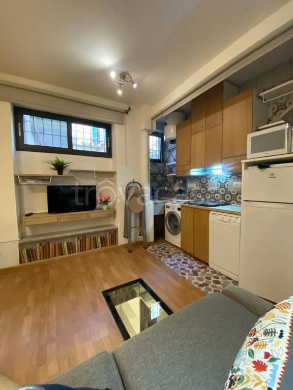 appartamento in affitto a Napoli in zona Chiaia