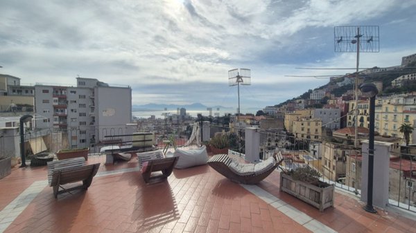 appartamento in affitto a Napoli in zona Chiaia