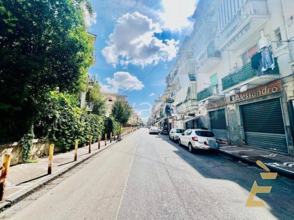 negozio in affitto a Napoli in zona Piscinola
