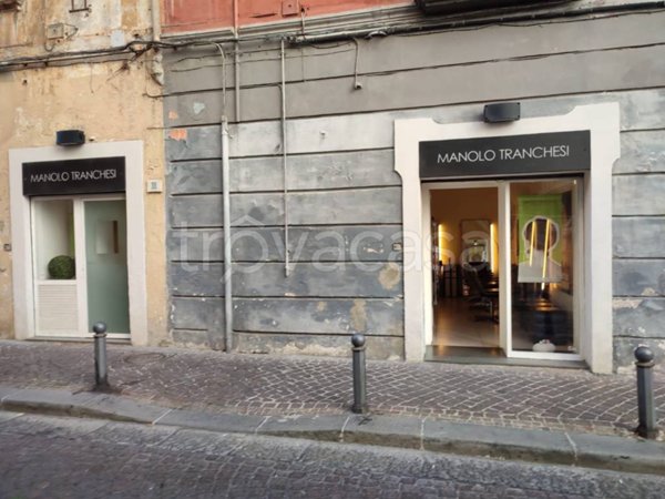 negozio in affitto a Napoli in zona Chiaia