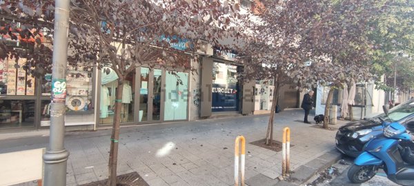 negozio in affitto a Napoli in zona Vomero